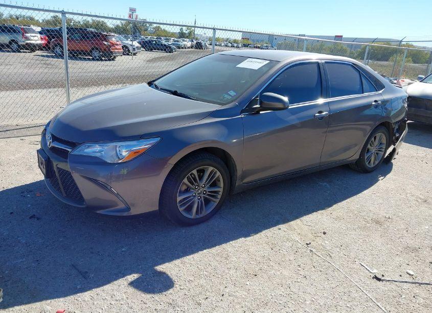 Photo 2 of 2017 Toyota Camry SE (VIN 4T1BF1FK1HU639753)