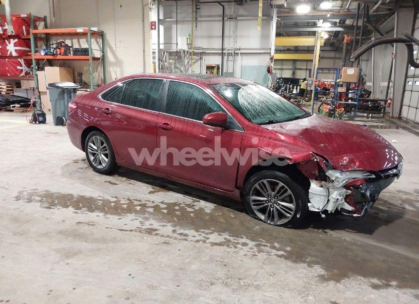 2017 Toyota Camry SE (VIN 4T1BF1FK1HU654382) main photo