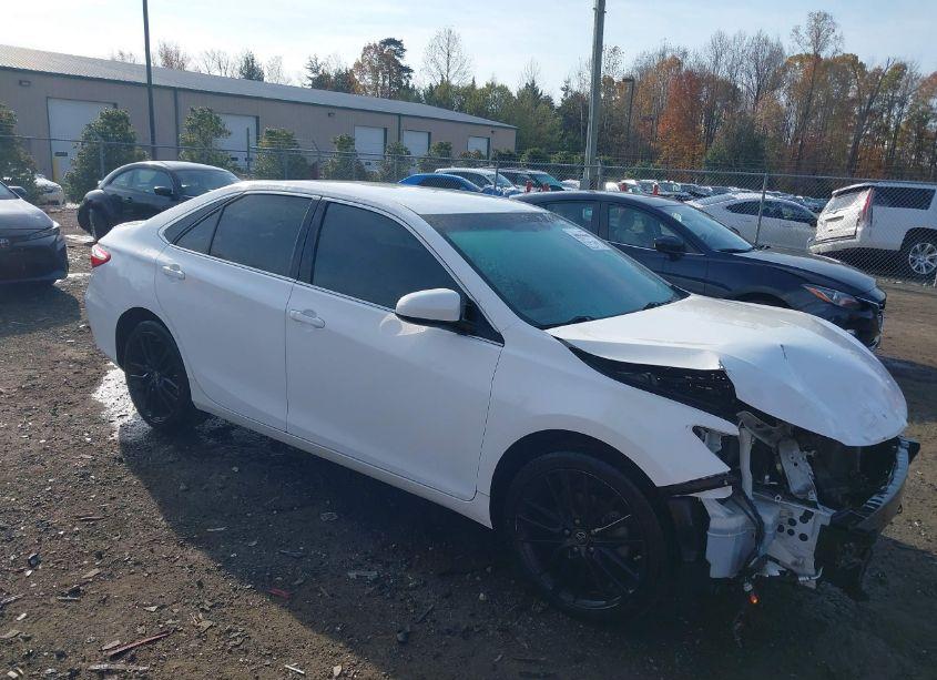 2017 Toyota Camry SE (VIN 4T1BF1FK1HU665530) main photo