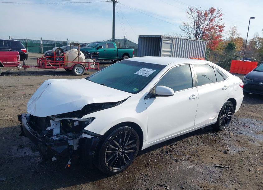 Photo 2 of 2017 Toyota Camry SE (VIN 4T1BF1FK1HU665530)