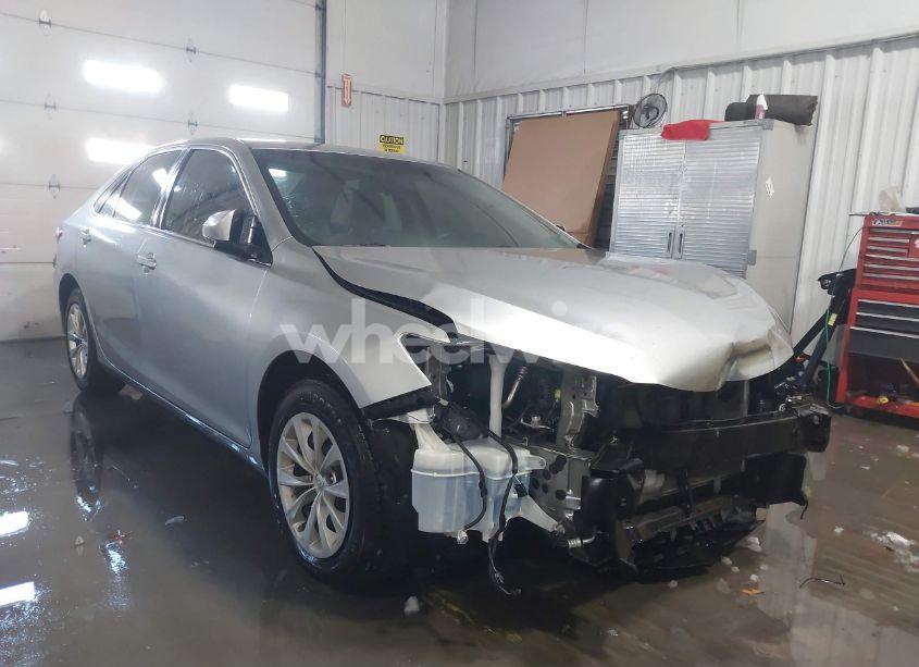 2017 Toyota Camry LE (VIN 4T1BF1FK1HU666581) main photo