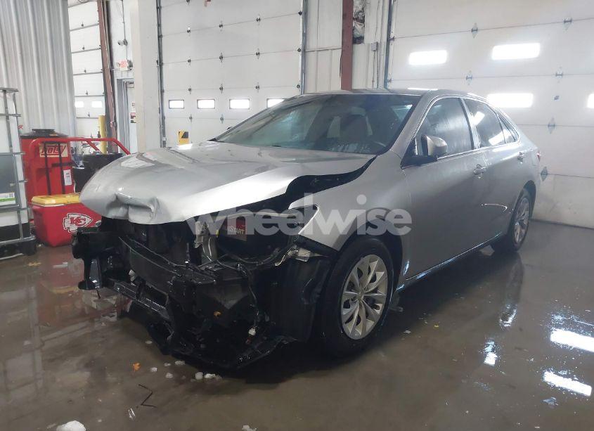 Photo 2 of 2017 Toyota Camry LE (VIN 4T1BF1FK1HU666581)