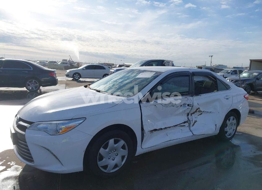 Photo 6 of 2017 Toyota Camry LE (VIN 4T1BF1FK1HU670453)