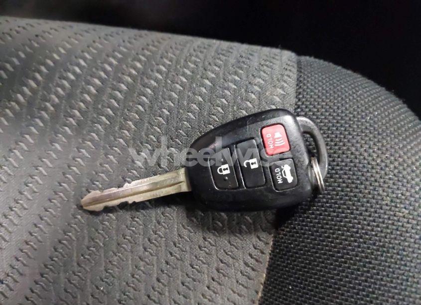 Photo 11 of 2017 Toyota Camry LE (VIN 4T1BF1FK1HU672526)