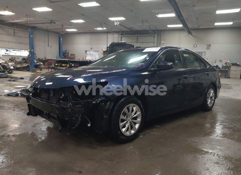 Photo 2 of 2017 Toyota Camry LE (VIN 4T1BF1FK1HU672526)