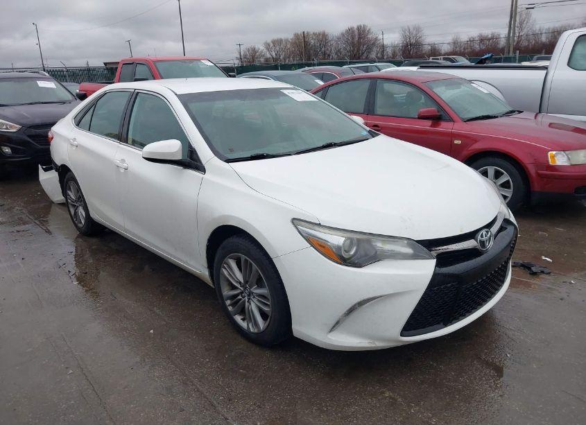 2017 Toyota Camry SE (VIN 4T1BF1FK1HU679377) main photo