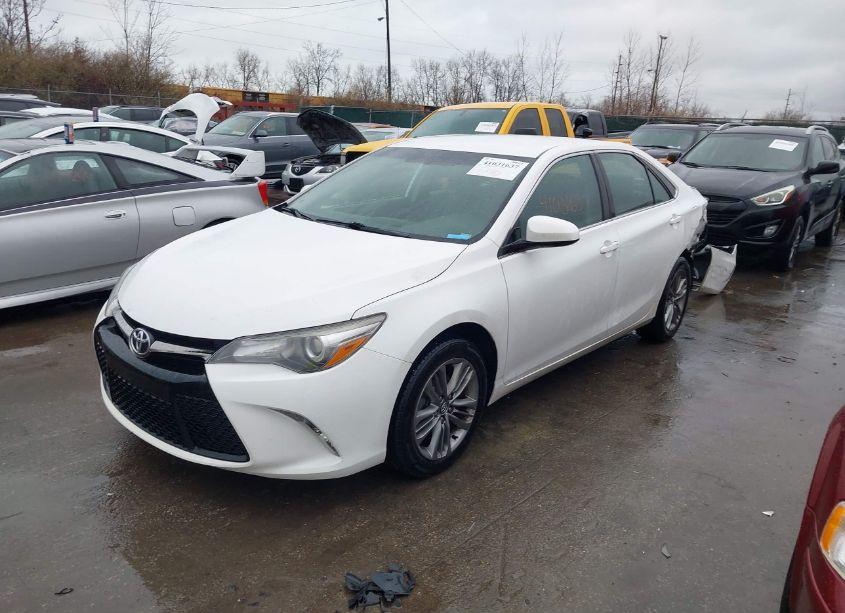 Photo 2 of 2017 Toyota Camry SE (VIN 4T1BF1FK1HU679377)