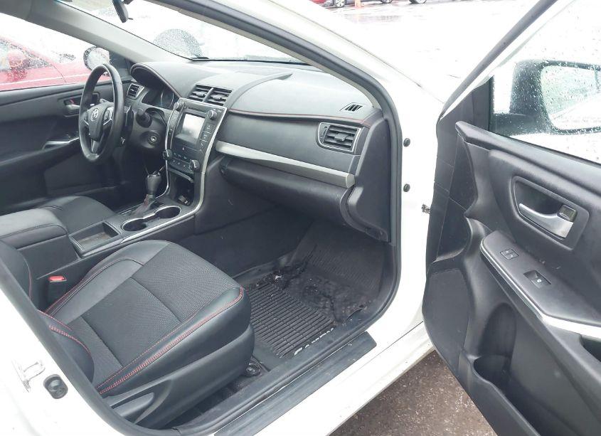 Photo 5 of 2017 Toyota Camry SE (VIN 4T1BF1FK1HU679377)