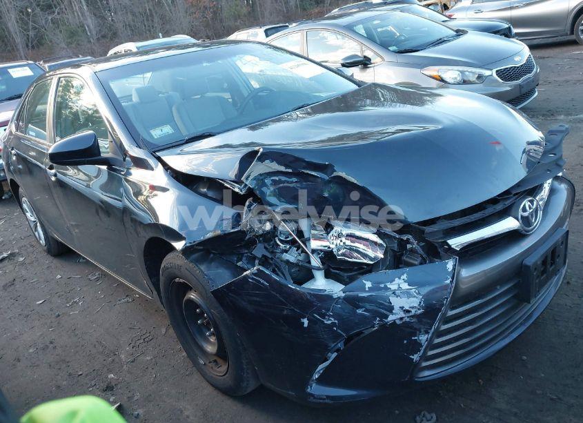 2017 Toyota Camry LE (VIN 4T1BF1FK1HU687723) main photo