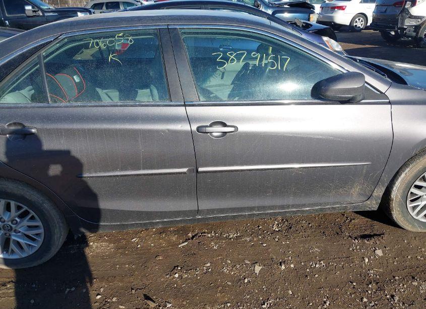 Photo 13 of 2017 Toyota Camry LE (VIN 4T1BF1FK1HU706058)