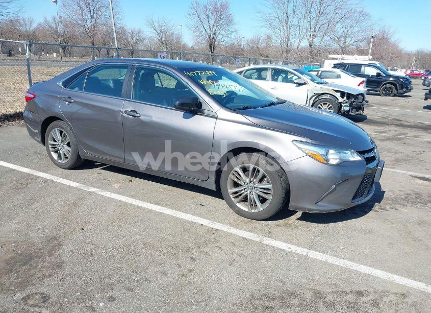 2017 Toyota Camry SE (VIN 4T1BF1FK1HU717237) main photo