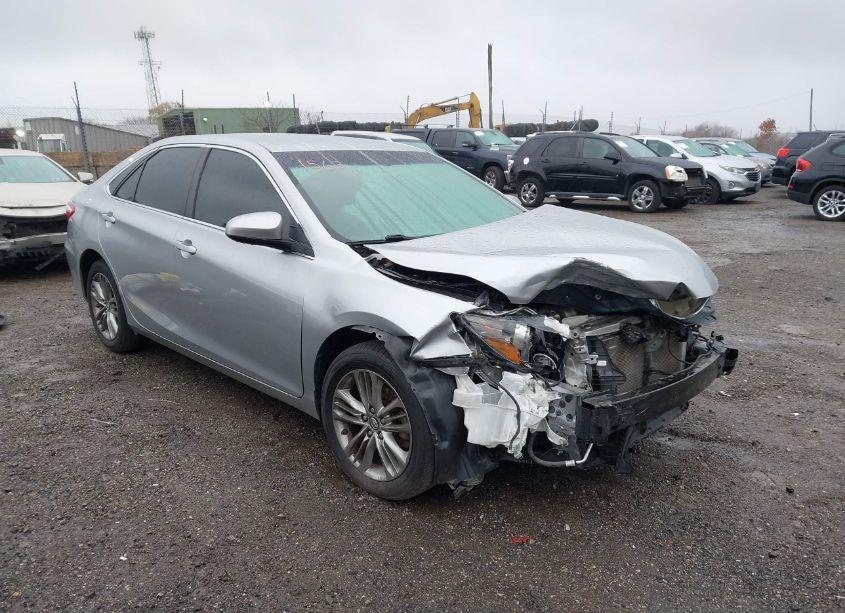 2017 Toyota Camry SE (VIN 4T1BF1FK1HU757575) main photo