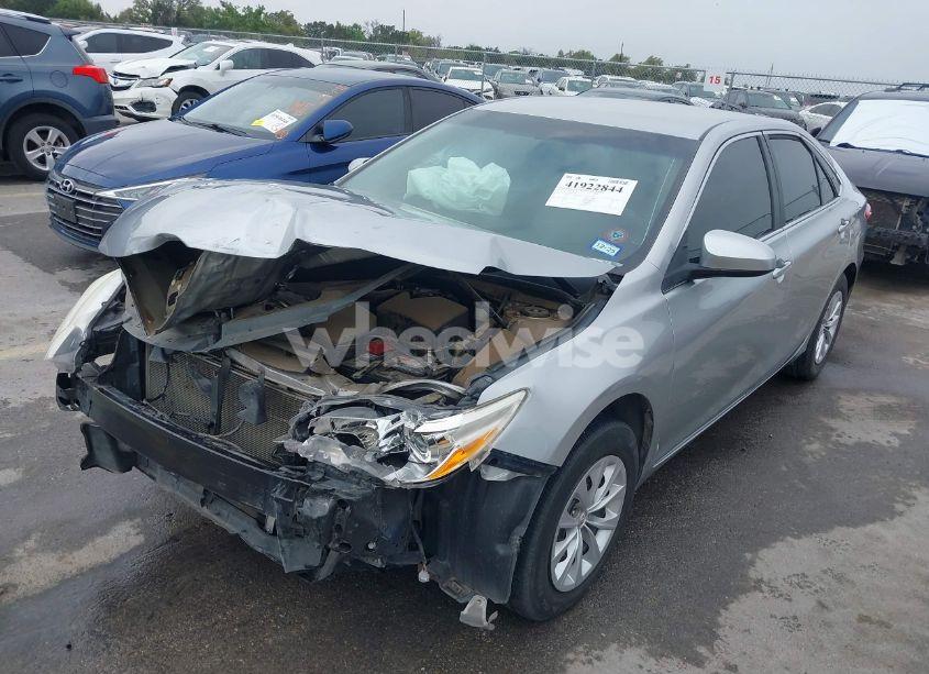 Photo 2 of 2017 Toyota Camry LE (VIN 4T1BF1FK1HU803678)