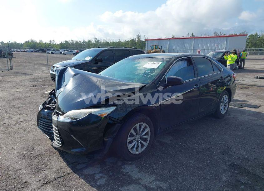 Photo 2 of 2017 Toyota Camry LE (VIN 4T1BF1FK1HU805219)