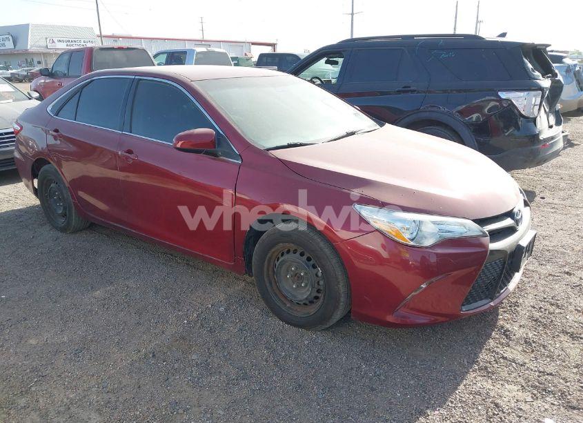 2017 Toyota Camry LE (VIN 4T1BF1FK1HU811750) main photo