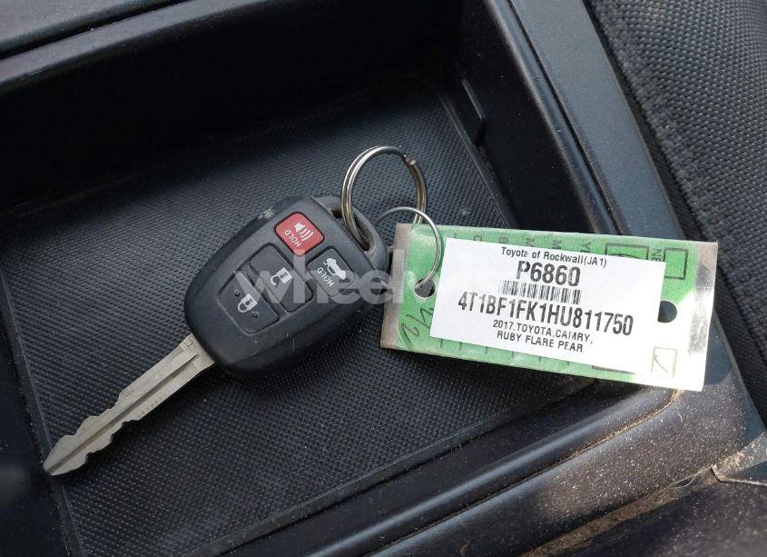 Photo 11 of 2017 Toyota Camry LE (VIN 4T1BF1FK1HU811750)