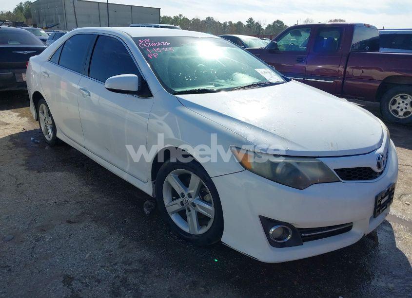 2012 Toyota Camry SE (VIN 4T1BF1FK2CU167183) main photo