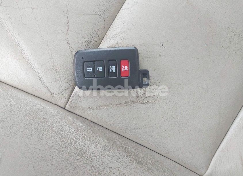 Photo 11 of 2012 Toyota Camry XLE (VIN 4T1BF1FK2CU601568)