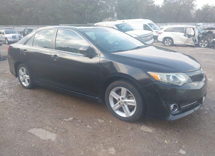 2013 Toyota Camry SE (VIN 4T1BF1FK2DU206792) main photo