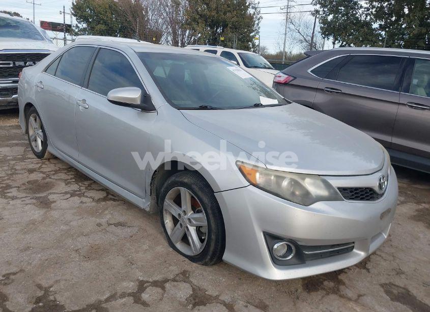 2013 Toyota Camry SE (VIN 4T1BF1FK2DU212978) main photo