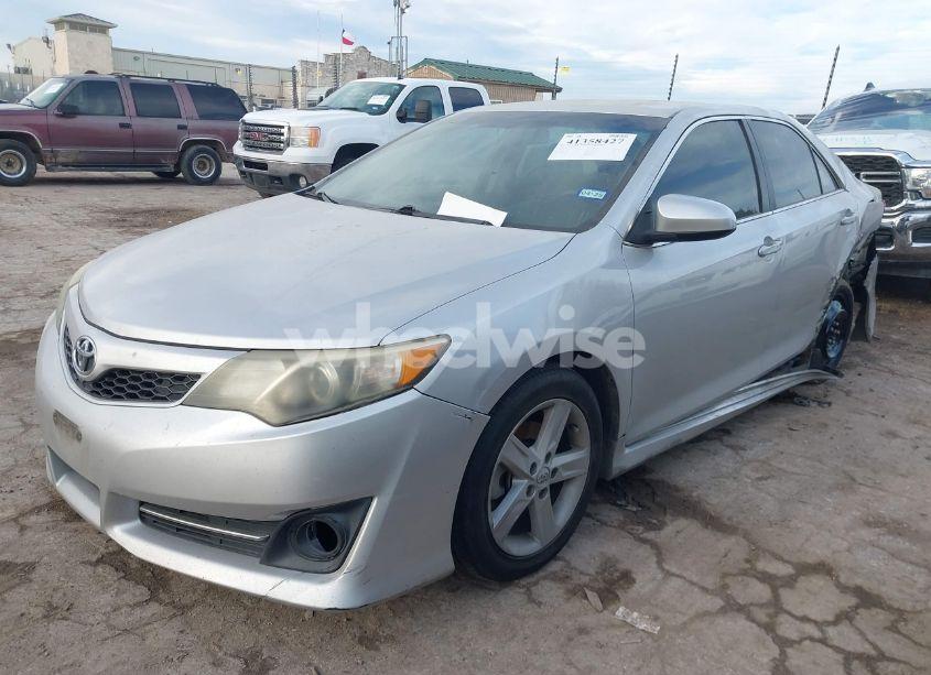 Photo 2 of 2013 Toyota Camry SE (VIN 4T1BF1FK2DU212978)