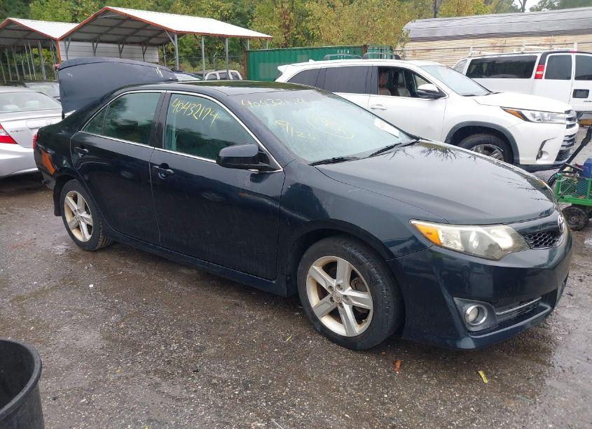2013 Toyota Camry SE (VIN 4T1BF1FK2DU214469) main photo
