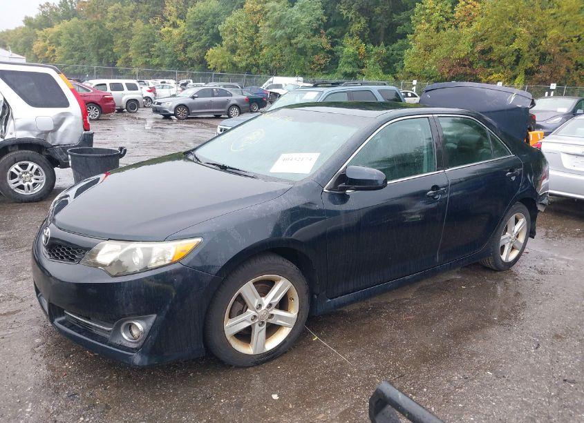 Photo 2 of 2013 Toyota Camry SE (VIN 4T1BF1FK2DU214469)