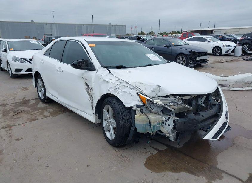 2013 Toyota Camry SE (VIN 4T1BF1FK2DU228839) main photo