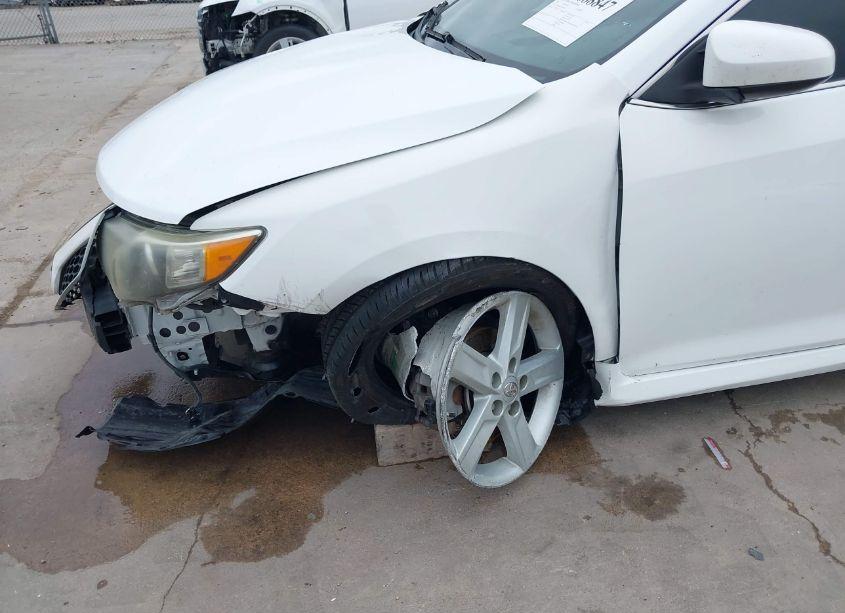 Photo 19 of 2013 Toyota Camry SE (VIN 4T1BF1FK2DU228839)