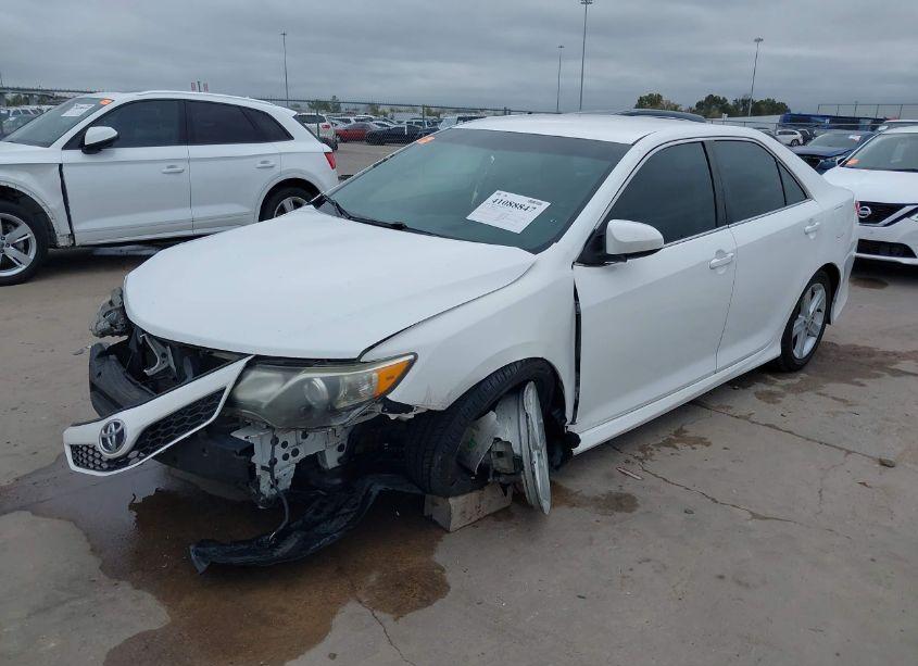 Photo 2 of 2013 Toyota Camry SE (VIN 4T1BF1FK2DU228839)