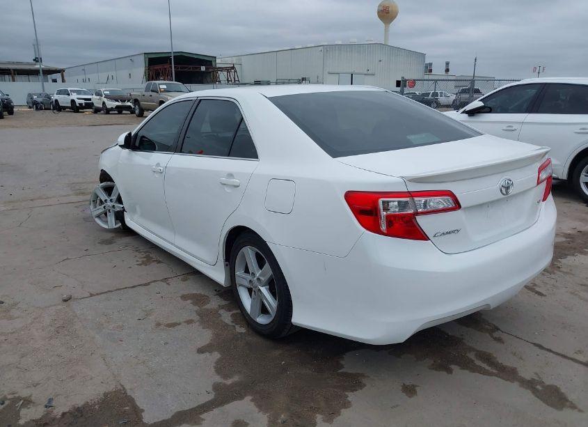 Photo 3 of 2013 Toyota Camry SE (VIN 4T1BF1FK2DU228839)