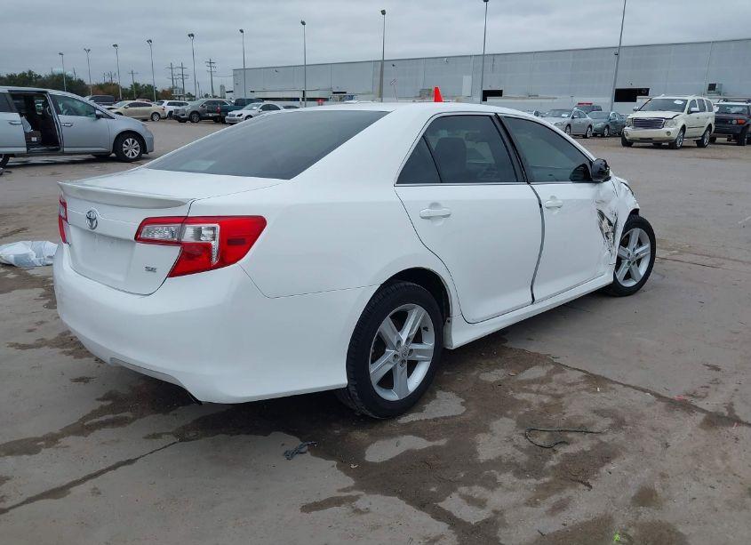 Photo 4 of 2013 Toyota Camry SE (VIN 4T1BF1FK2DU228839)