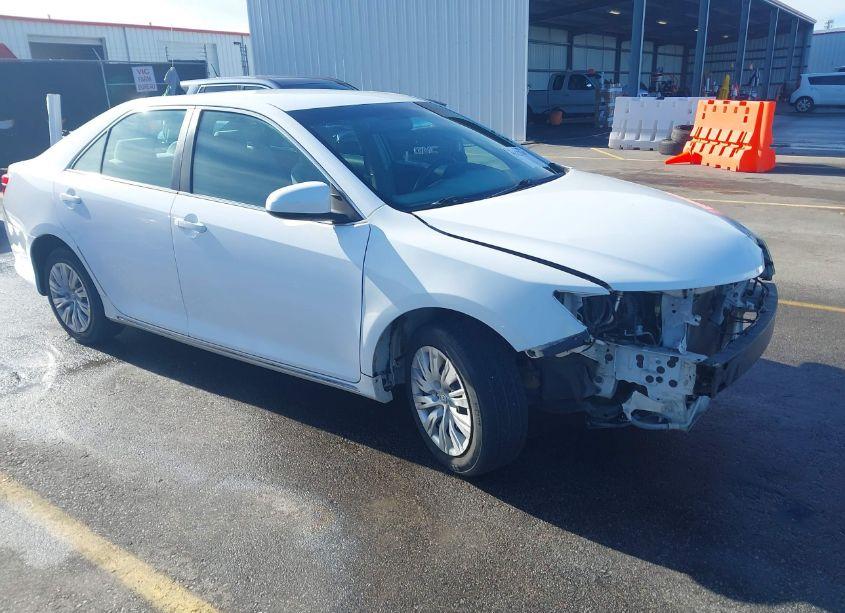 2013 Toyota Camry LE (VIN 4T1BF1FK2DU231885) main photo