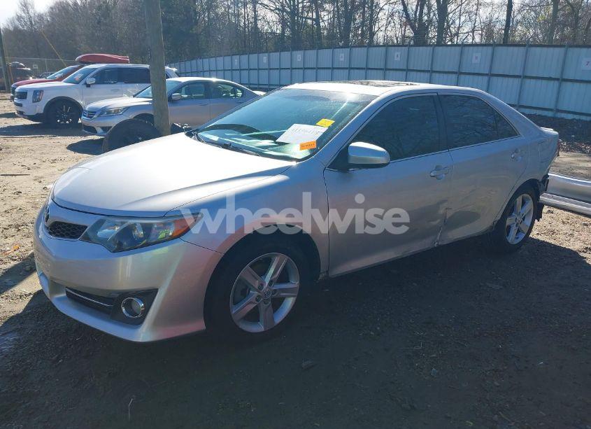 Photo 2 of 2013 Toyota Camry SE (VIN 4T1BF1FK2DU243163)