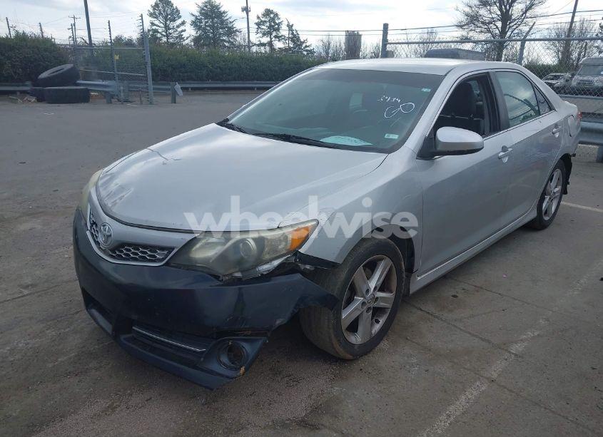 Photo 2 of 2013 Toyota Camry SE (VIN 4T1BF1FK2DU253434)