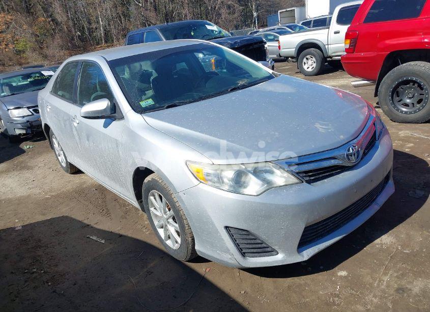 2013 Toyota Camry LE (VIN 4T1BF1FK2DU258794) main photo