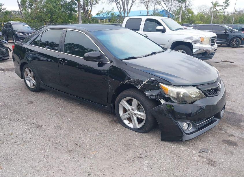 2013 Toyota Camry SE (VIN 4T1BF1FK2DU264949) main photo