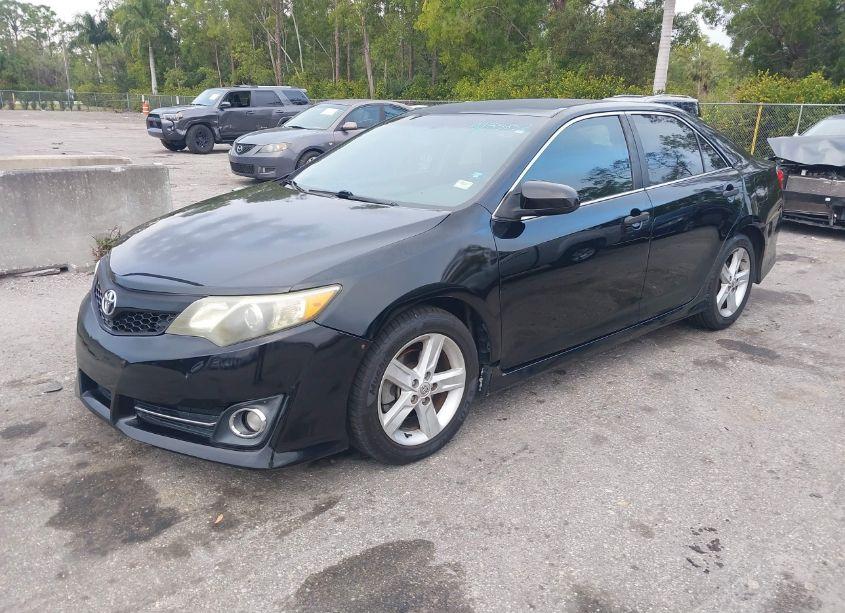 Photo 2 of 2013 Toyota Camry SE (VIN 4T1BF1FK2DU264949)