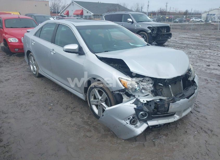 2013 Toyota Camry SE (VIN 4T1BF1FK2DU266152) main photo