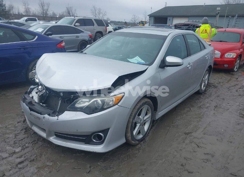 Photo 2 of 2013 Toyota Camry SE (VIN 4T1BF1FK2DU266152)