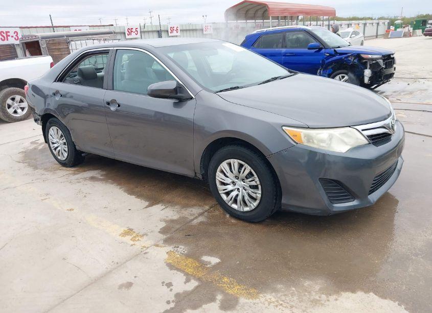 2013 Toyota Camry LE (VIN 4T1BF1FK2DU274297) main photo