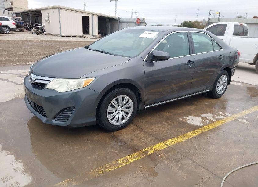 Photo 2 of 2013 Toyota Camry LE (VIN 4T1BF1FK2DU274297)