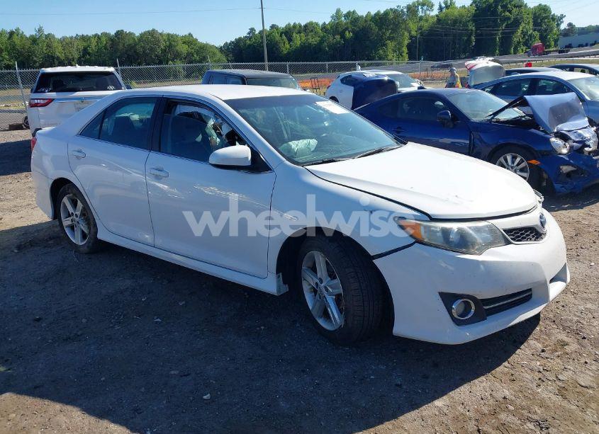 2013 Toyota Camry SE (VIN 4T1BF1FK2DU275529) main photo