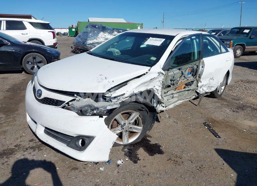 Photo 2 of 2013 Toyota Camry SE (VIN 4T1BF1FK2DU275529)