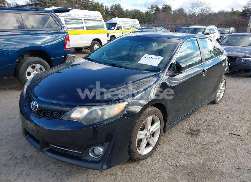 Photo 2 of 2013 Toyota Camry SE (VIN 4T1BF1FK2DU279631)