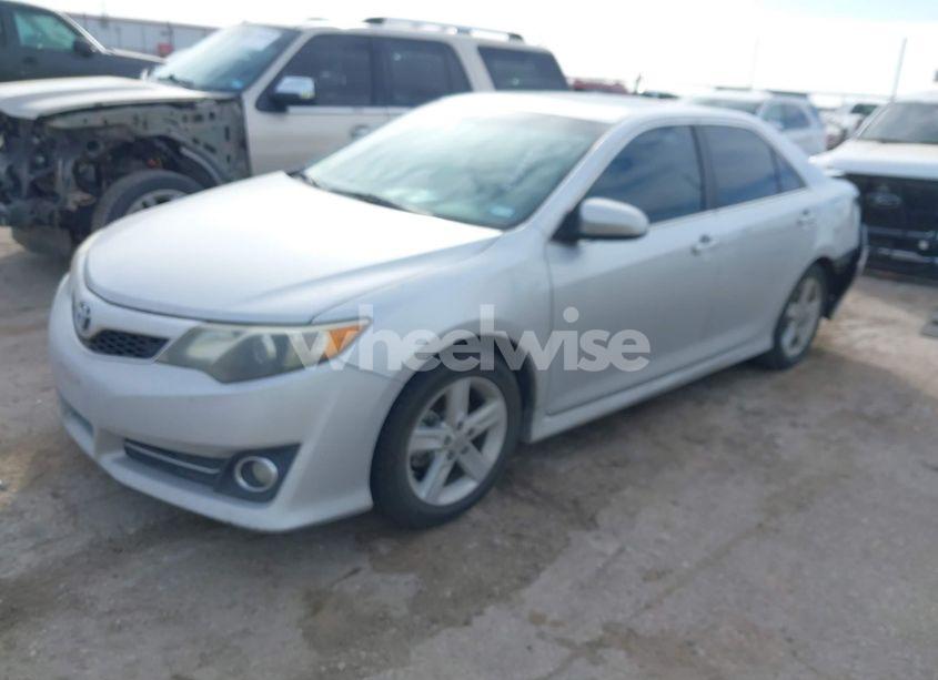 Photo 2 of 2013 Toyota Camry SE (VIN 4T1BF1FK2DU280911)