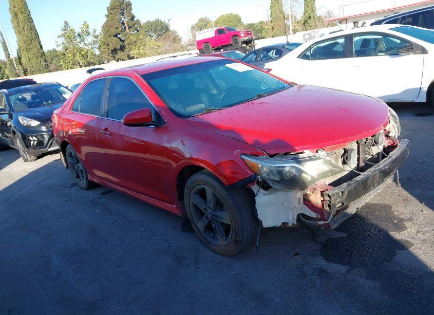 2013 Toyota Camry SE (VIN 4T1BF1FK2DU649749) main photo