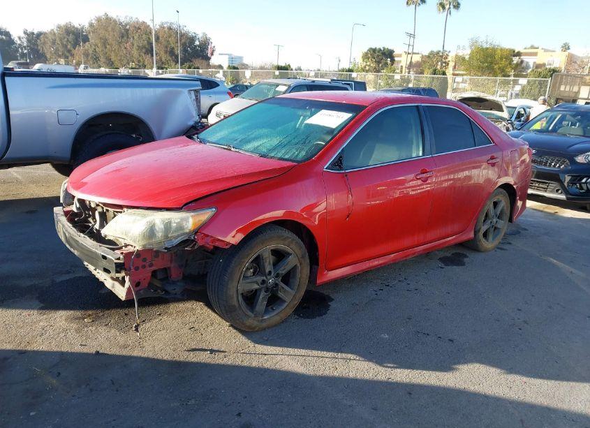 Photo 2 of 2013 Toyota Camry SE (VIN 4T1BF1FK2DU649749)
