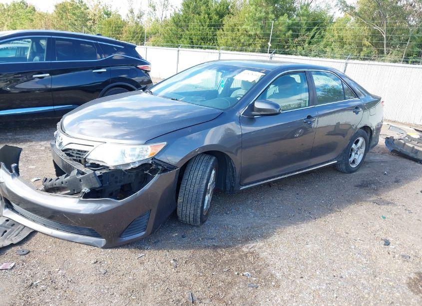 Photo 2 of 2013 Toyota Camry LE (VIN 4T1BF1FK2DU655258)