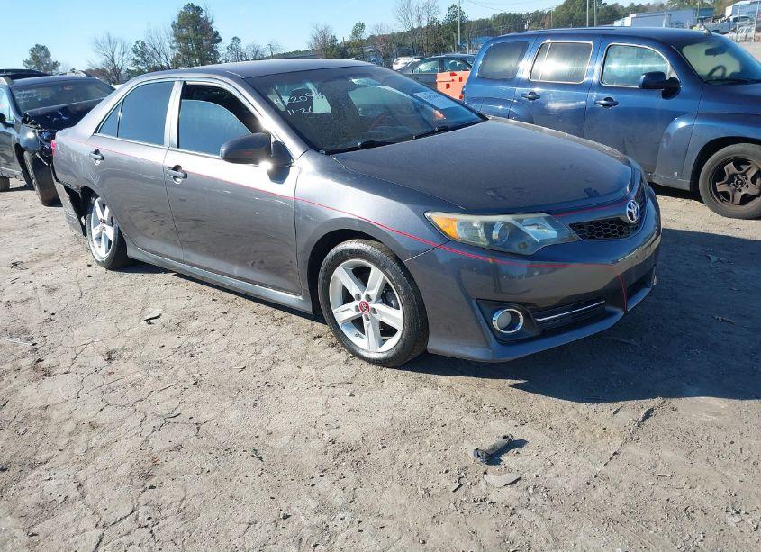 2013 Toyota Camry SE (VIN 4T1BF1FK2DU664252) main photo